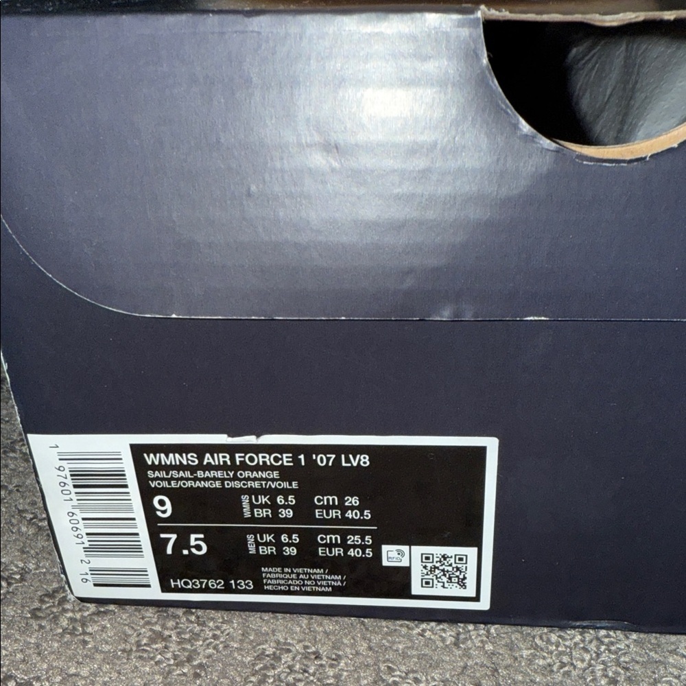 Nike WMNS Air Force 1 sneakers in Satin Color Sail-Barely Orange RARE Size 9! - Picture 5 of 16